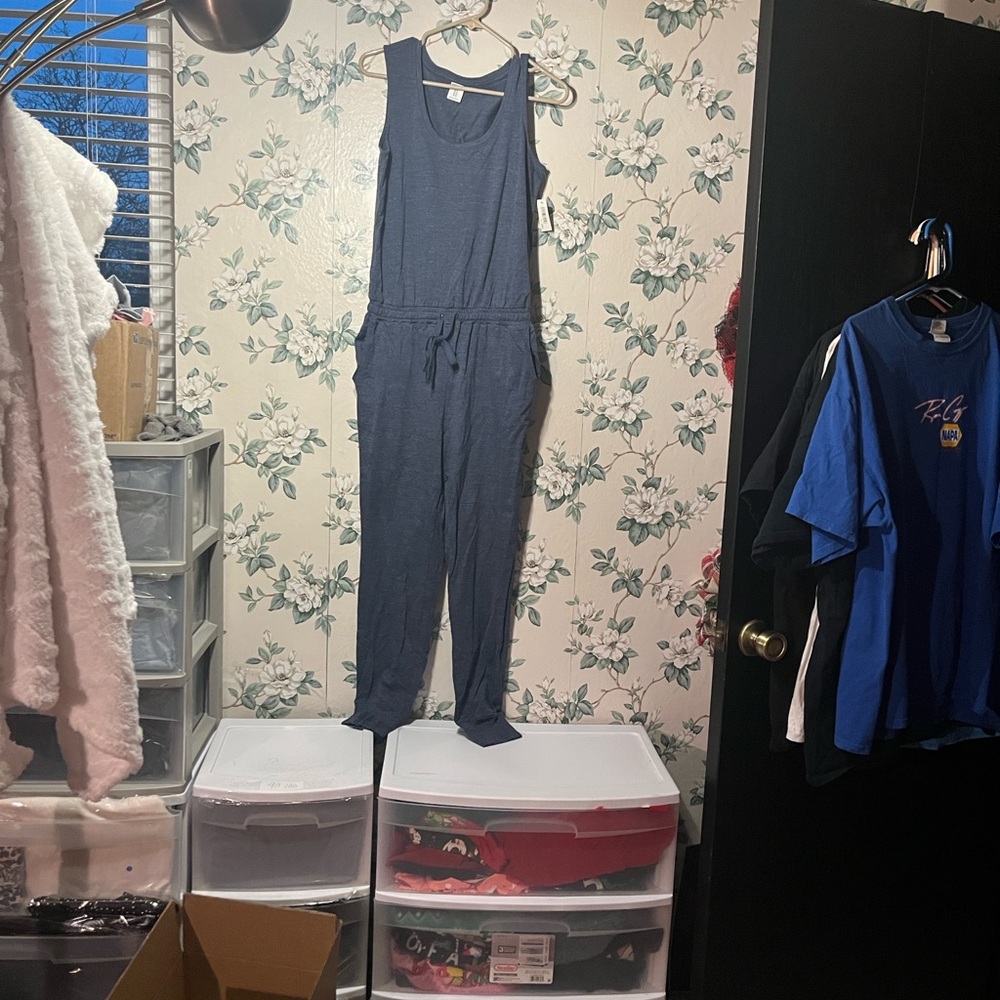 Women's Sleeveless Jumpsuit With Pockets And Drawstring Waist
